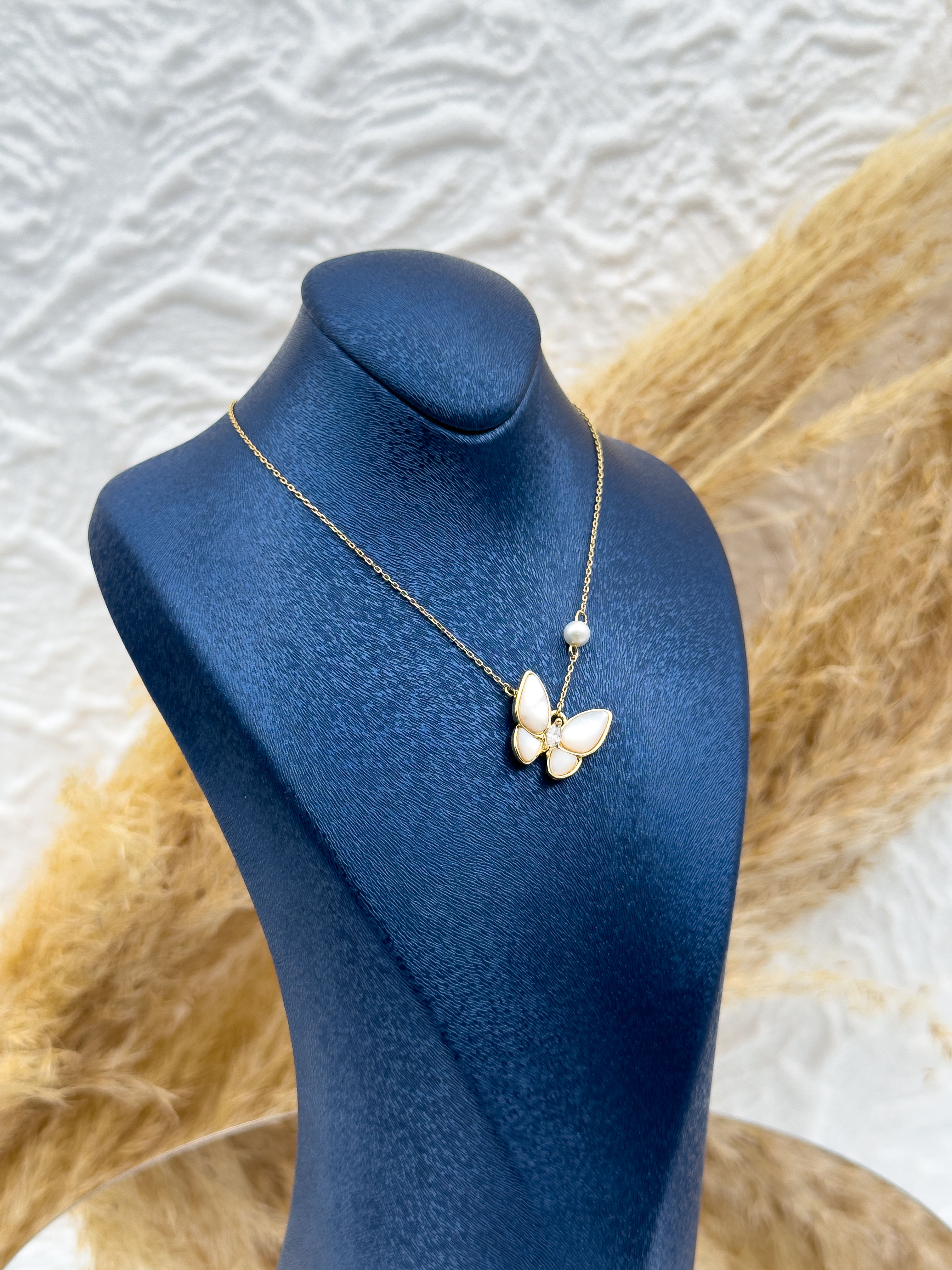 925 Ayar Gümüş Gold Renk Sedefli Kelebek Kadın Kolye – İnci Detaylı Özel Tasarım